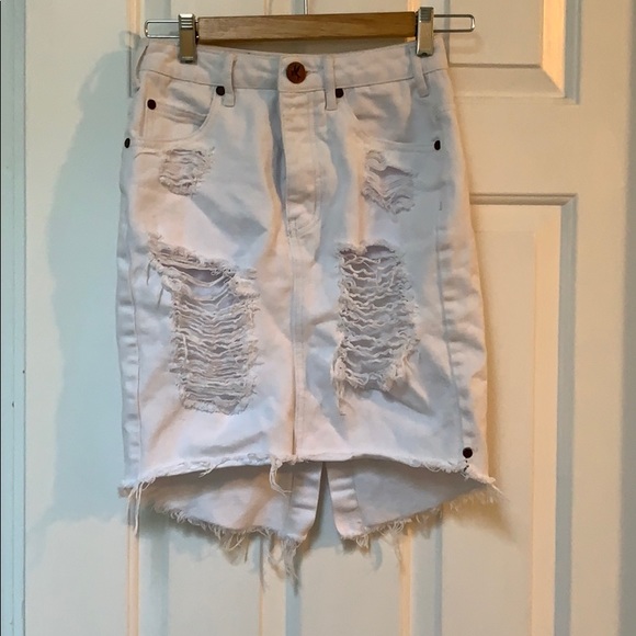 One Teaspoon Dresses & Skirts - ⭐️3/25$ One teaspoon White denim skirt